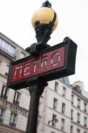 Paris’ bustling Metro is a mode of transportation for
students traveling to class. Photo by Victoria Rivas