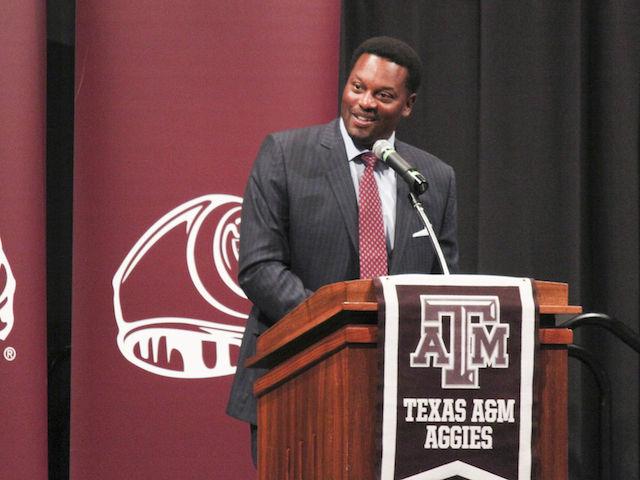 Sumlin+wraps+up+his+final+stop+on+the+Coachs+Night+2014+Tour%2C+Monday+at+the+Bethancourt+Ballroom+in+the+MSC.%0APhoto+by+Cody+Franklin