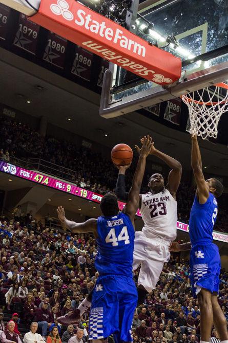 Junior+guard+Danuel+House+scored+25+points+and+gathered+nine+rebounds+in+a+losing+effort+to+Kentucky+Saturday.