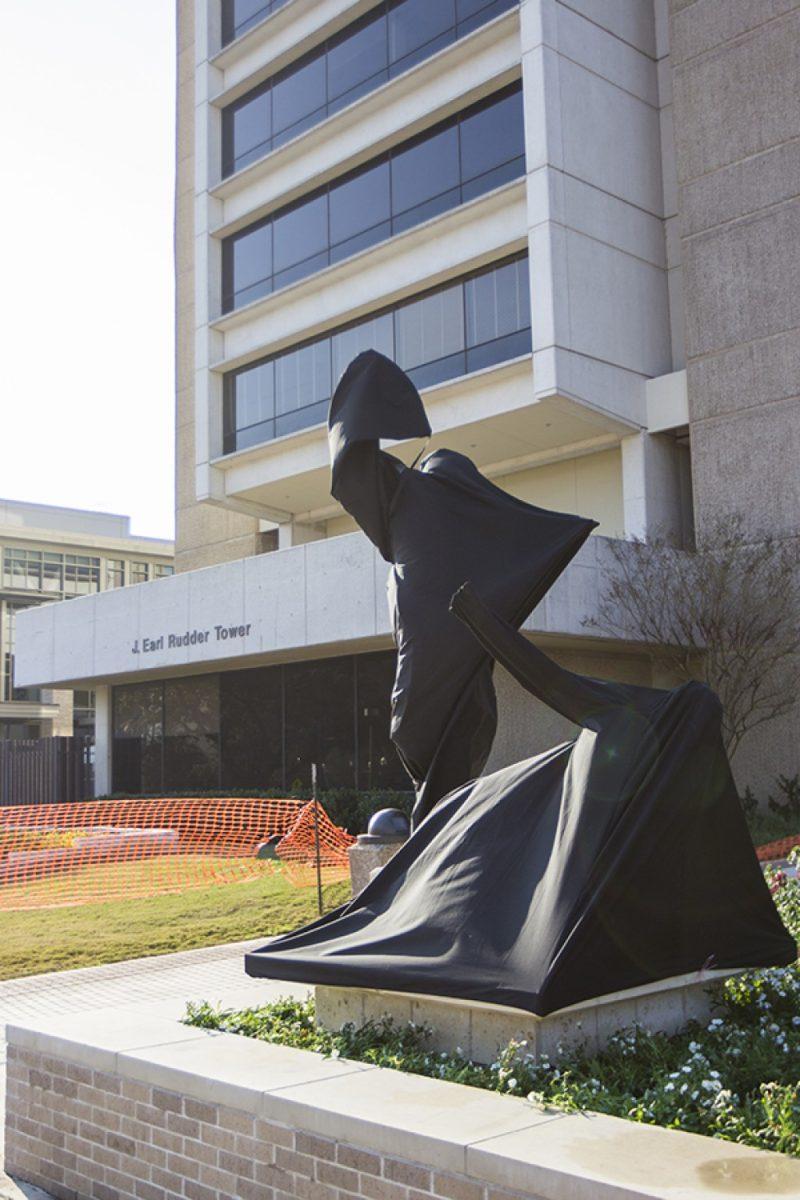 <p>Photo by Allison Bradshaw</p><p>Statue will be unveiled Sunday at 5:30 p.m.</p><p> </p>