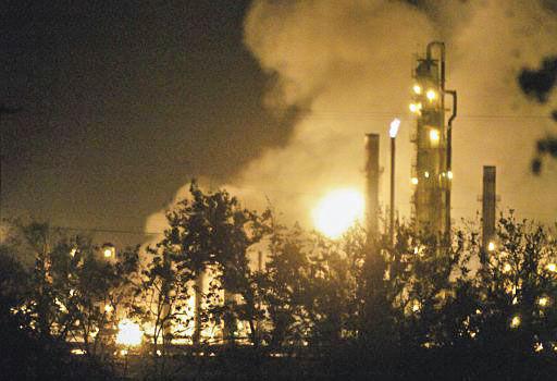 <p>The oil refinery explosion in Texas City on March 23, 2005 killed 15 workers and injured hundreds.</p>