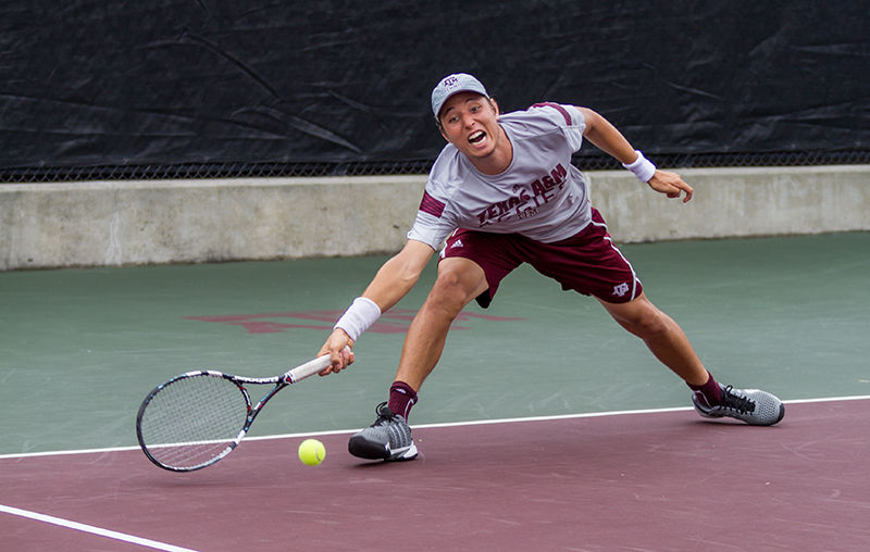 Jeremy Efferding reaches for a low shot during Semifinal play on Saturday.