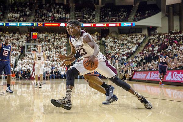 Aggie+fans+will+get+another+year+of+Danuel+House%2C+who+will+stay+for+his+senior+season