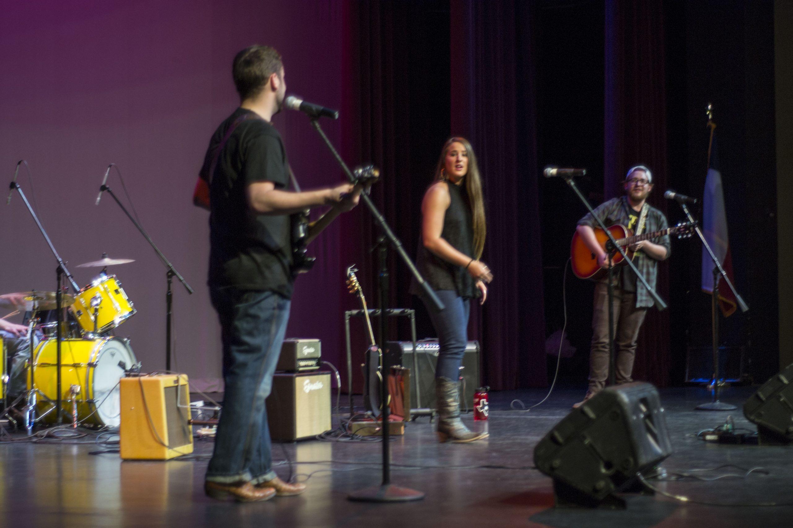 Fish Fest unites freshmen, despite inclement weather