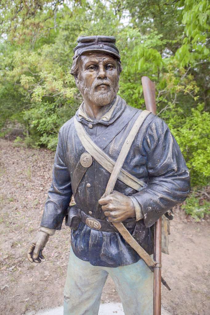 The statue will depict both a Confederate soldier and a Union soldier going their separate ways to symbolize their return home after the war.