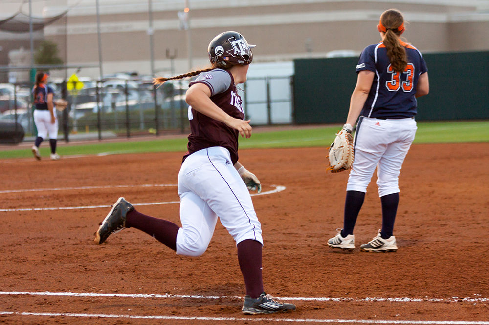 Texas A&M 5, UTSA 2