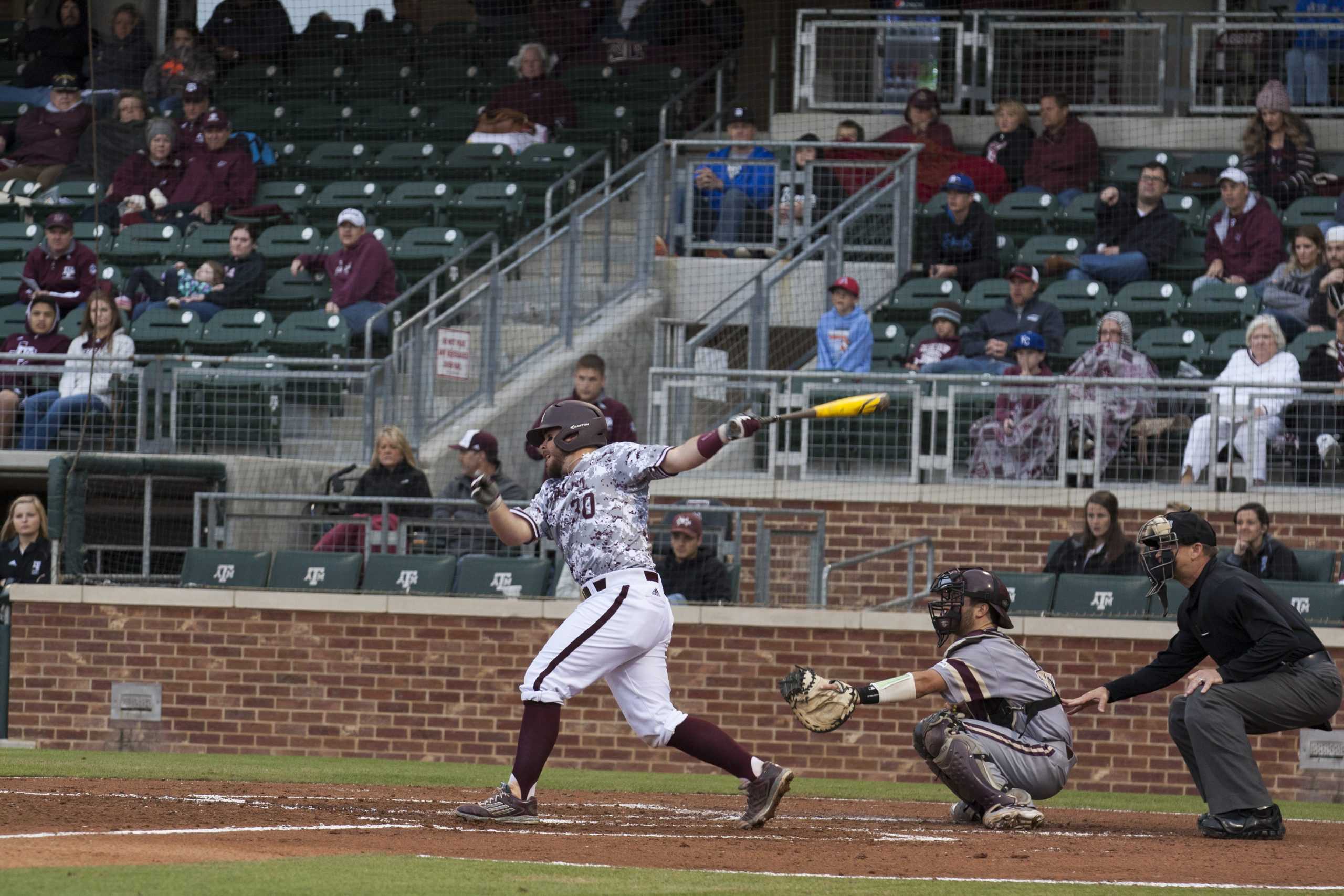 Nottebrok+helps+Aggies+land+on+their+feet+with+walk-off+hit+in+11th+inning