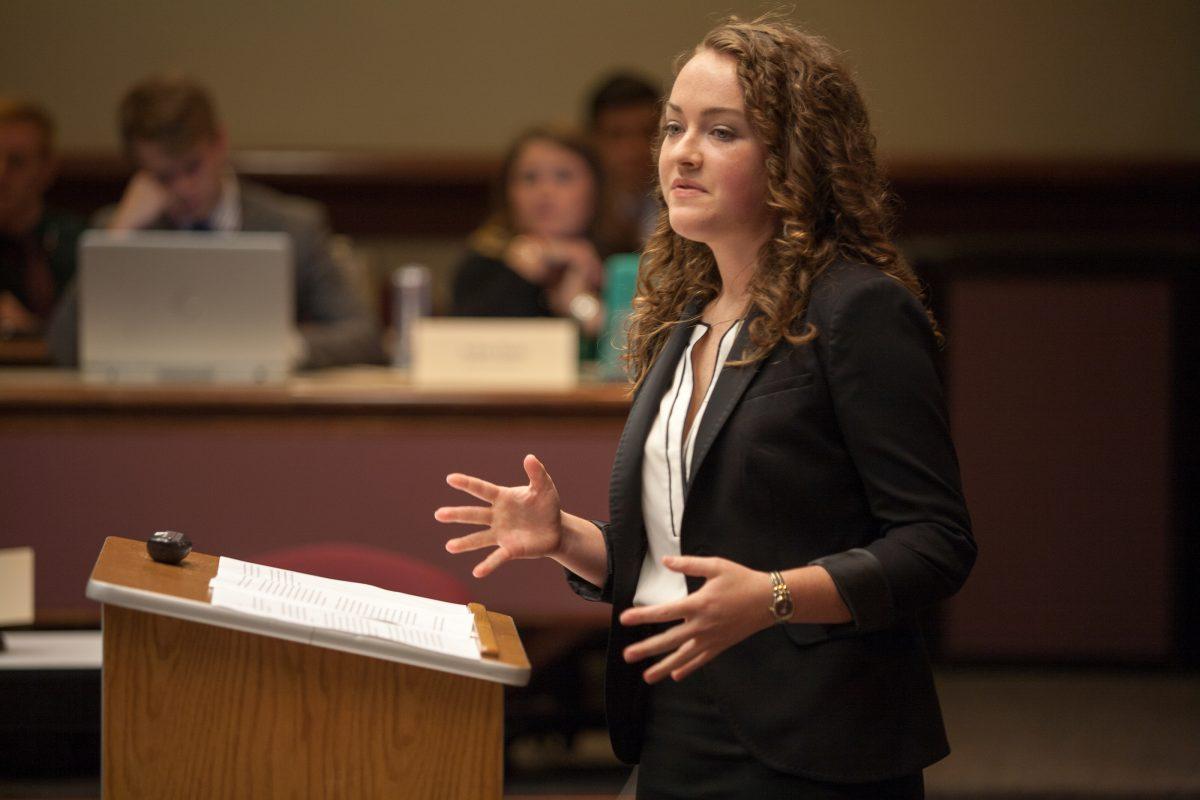 Hannah+Wimberly+discusses+her+candidacy+for+chief+of+staff+with+Student+Senate.