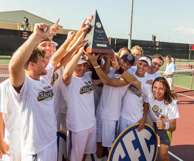 The+Aggie+Mens+Tennis+team+poses+with+the+SEC+Championship+trophy.
