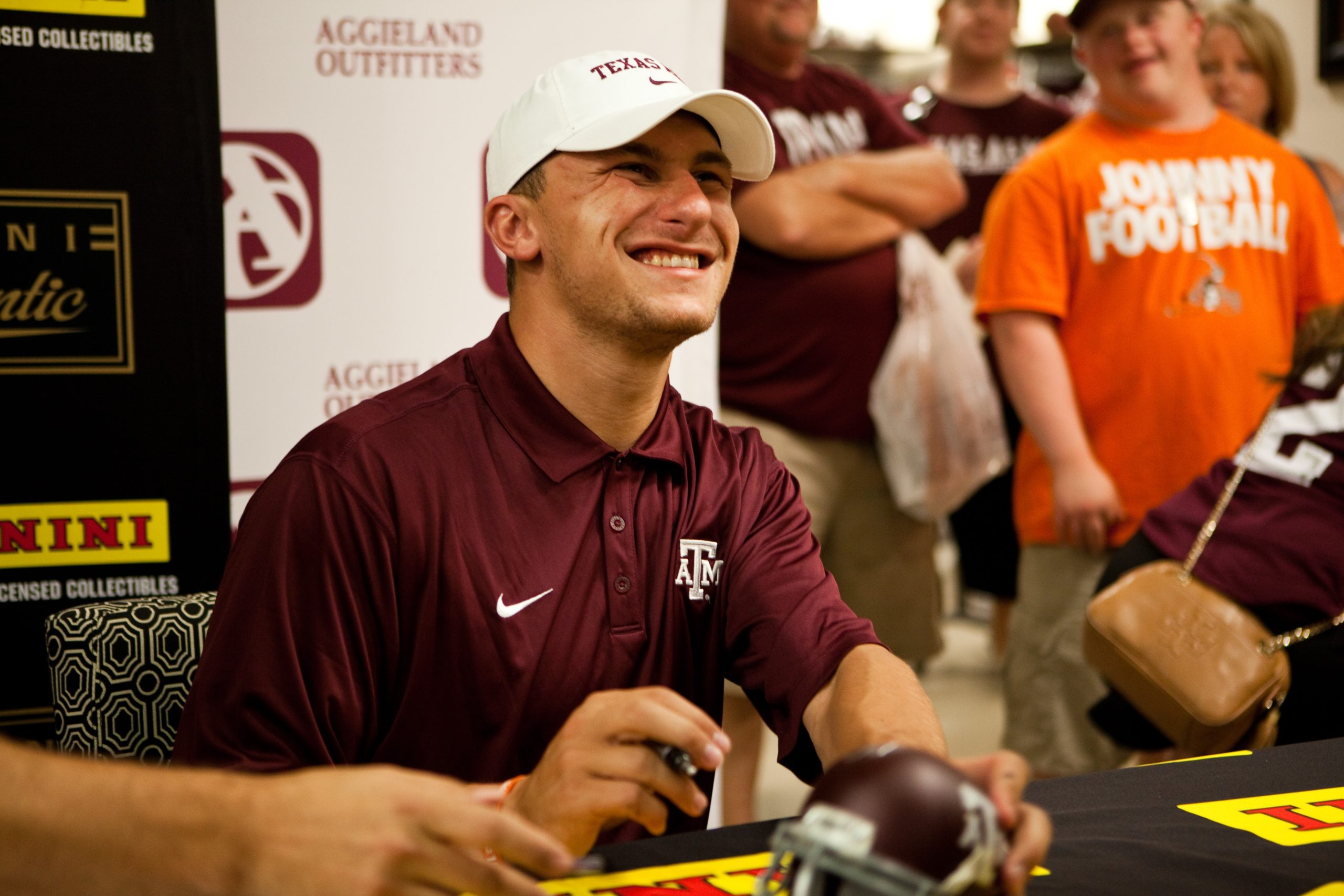 Johnny+Manziel+visits+Aggieland