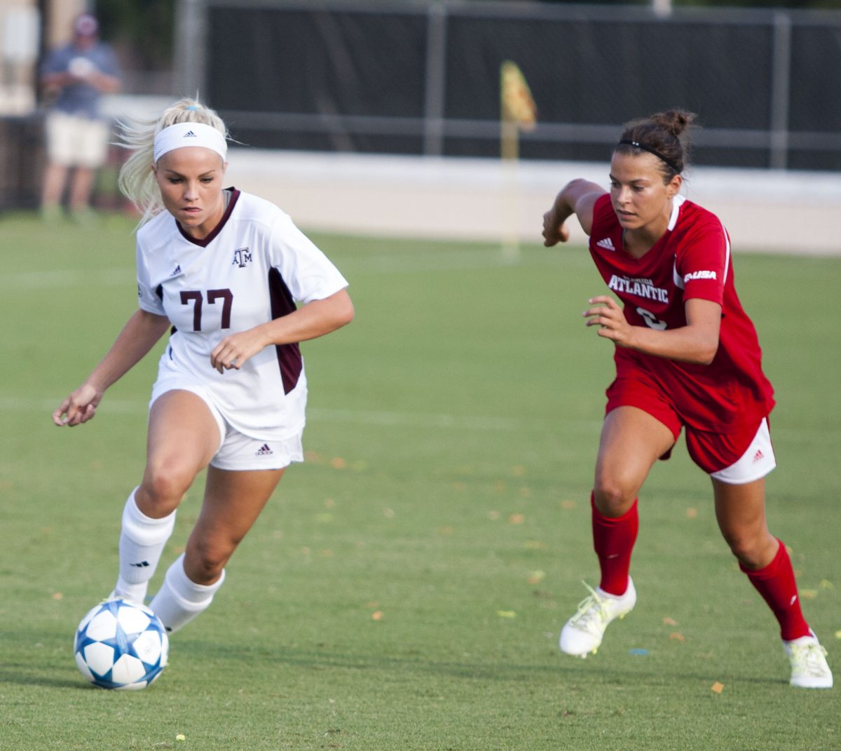 Mikaela+Harvey+dribbles+down+field+against+FAU.