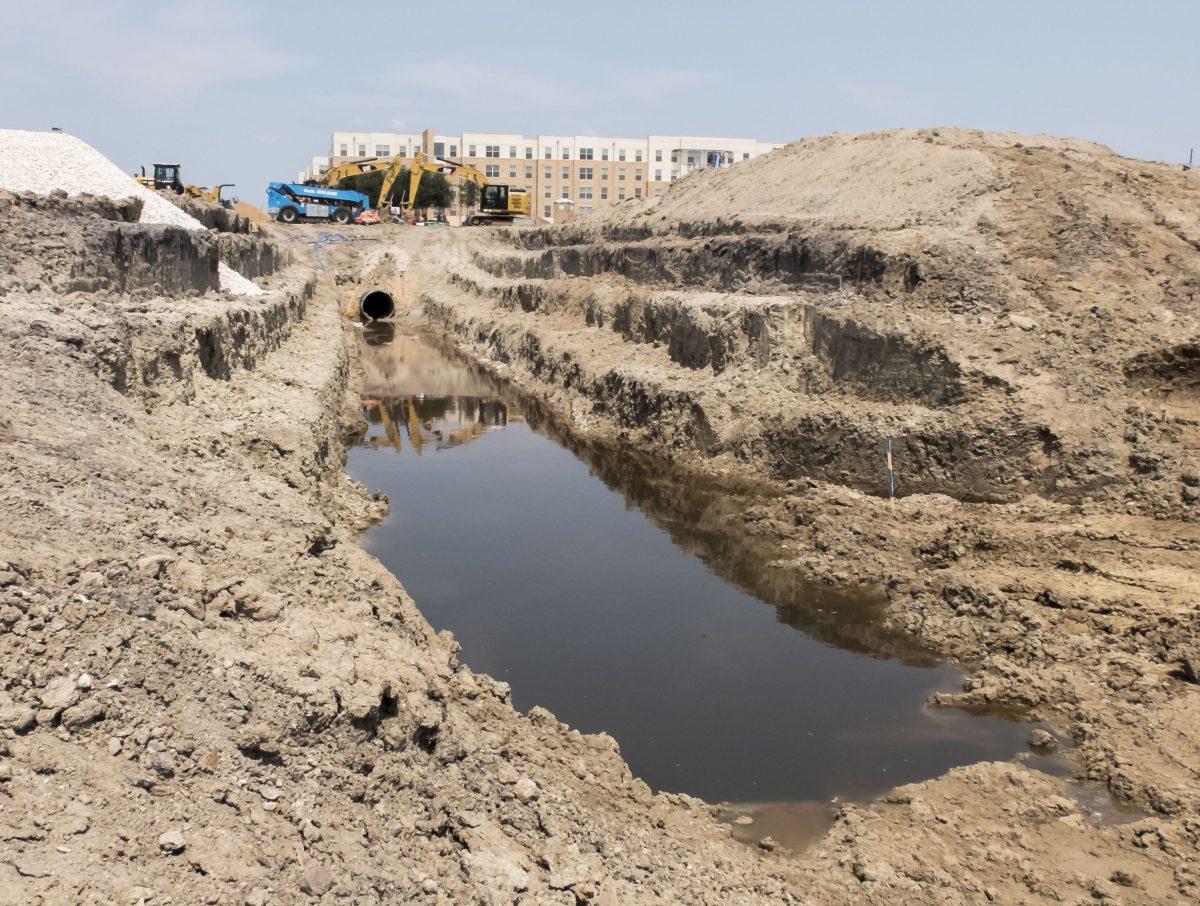 White Creek residents complain about a lack of parking and cellular reception, inconveniences caused by construction.