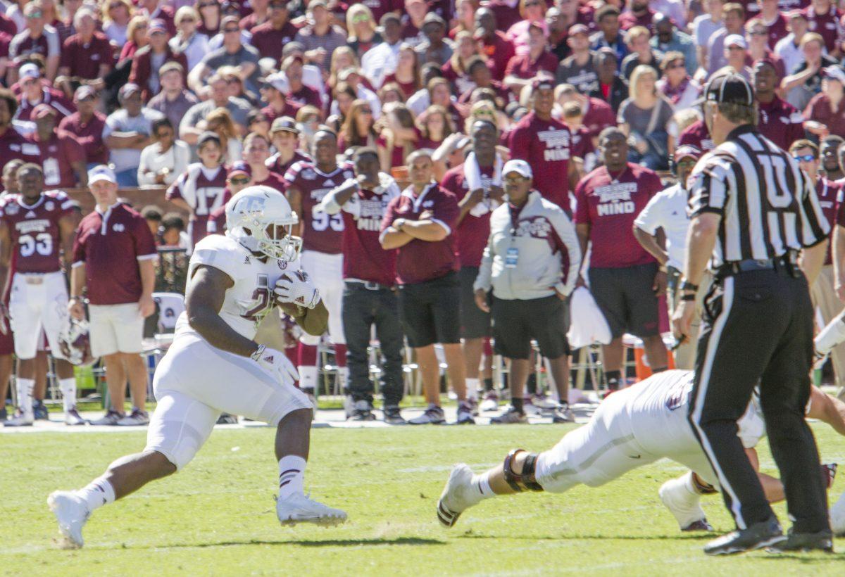 Then+junior+running+back+Tra+Carson+runs+the+ball+in+the+2014+48-31+loss+to+Mississippi+State.