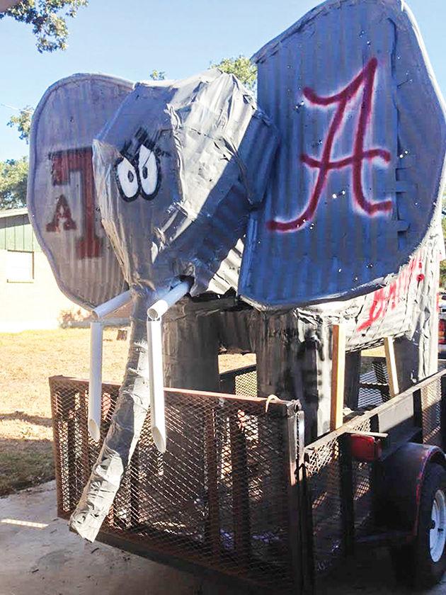 Group+recreates+Alabama+mascot+out+of+sheet+metal
