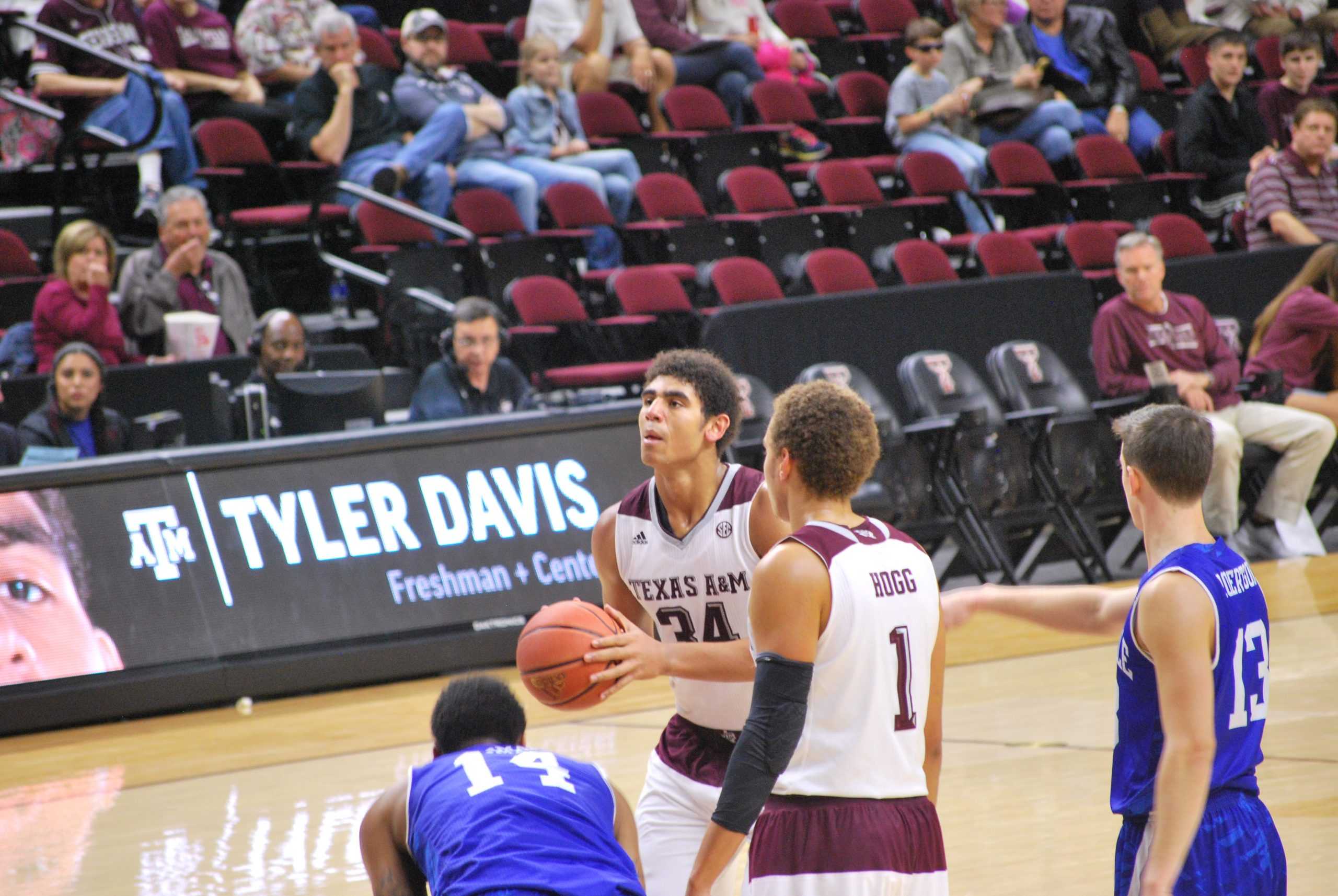 Men's basketball improves to 4-0 with 75-47 victory