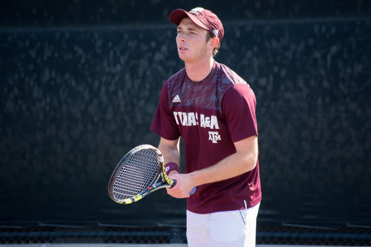 Freshman Henry Gordon prepares for the serve.