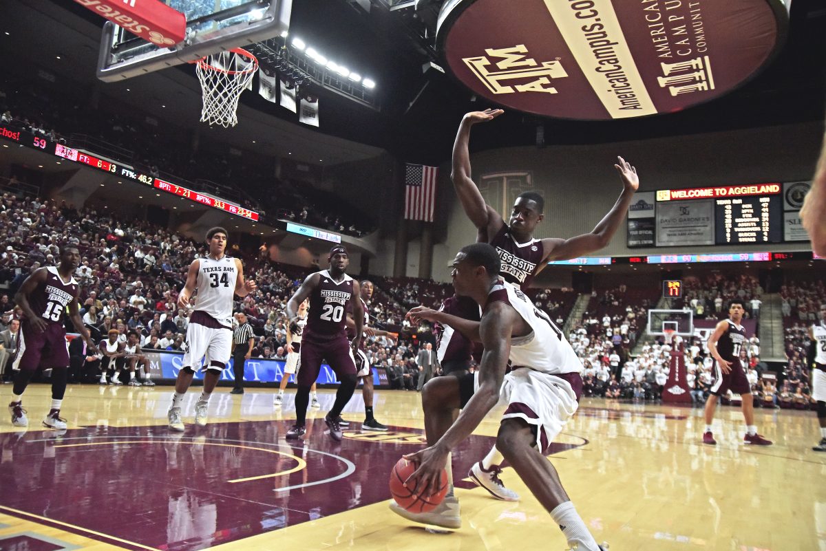 Jalen Jones dribbles past a Mississippi State player.&#160;