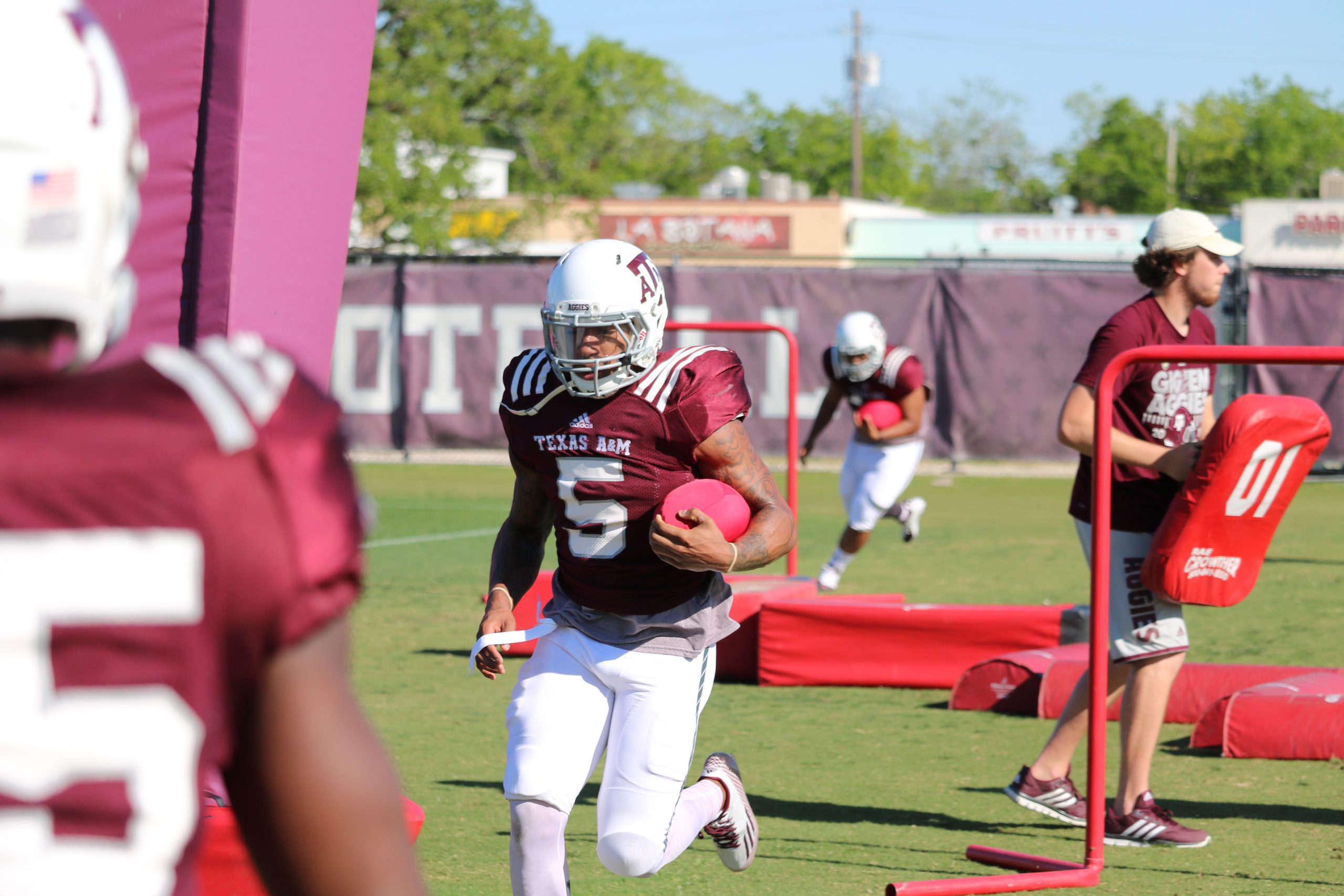 0328 Football Spring Practice