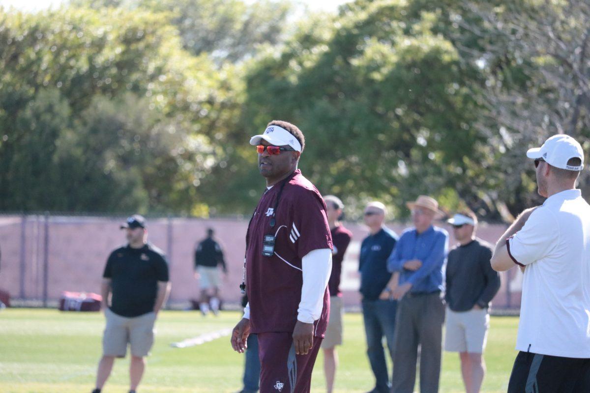 Head+coach+Kevin+Sumlin+watches+as+the+offense+runs+through+drills.