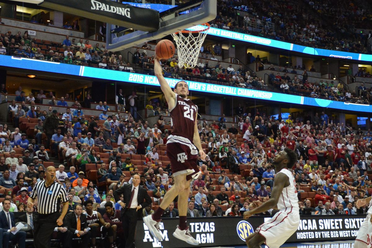 <p>Senior Alex Caruso finishes the fast break with 2 points. </p>