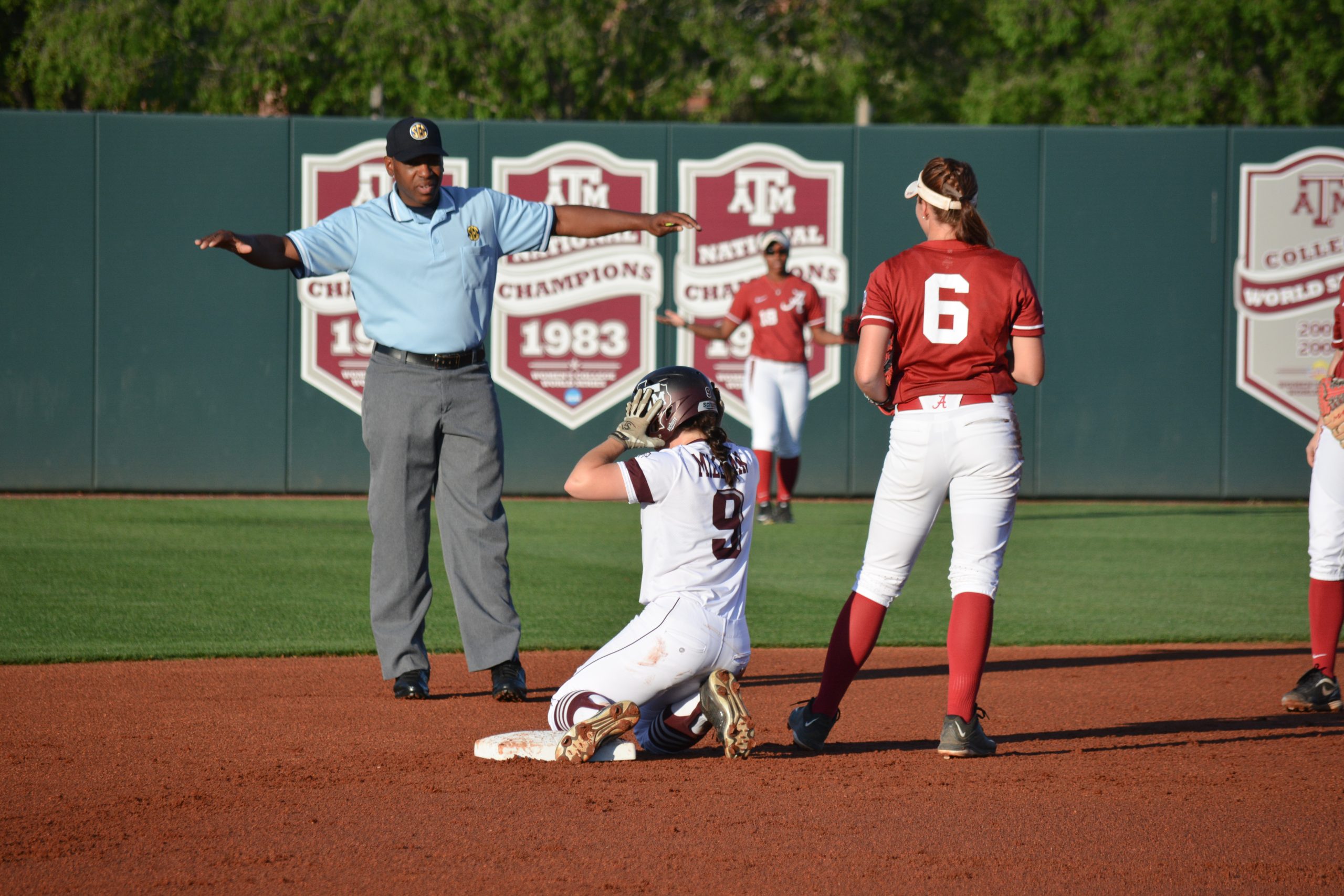 Softball+vs.+Alabama+Game+1