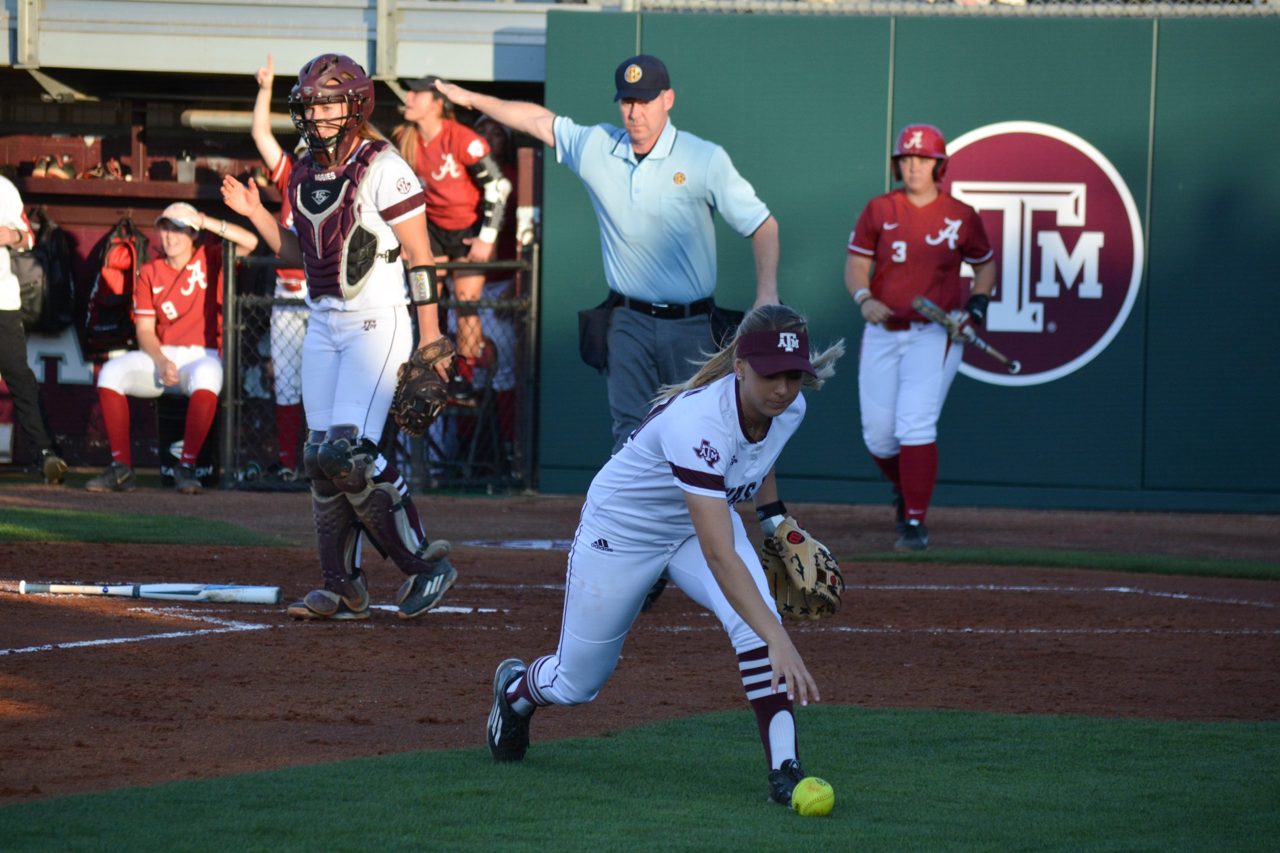 Softball+vs.+Alabama+Game+1