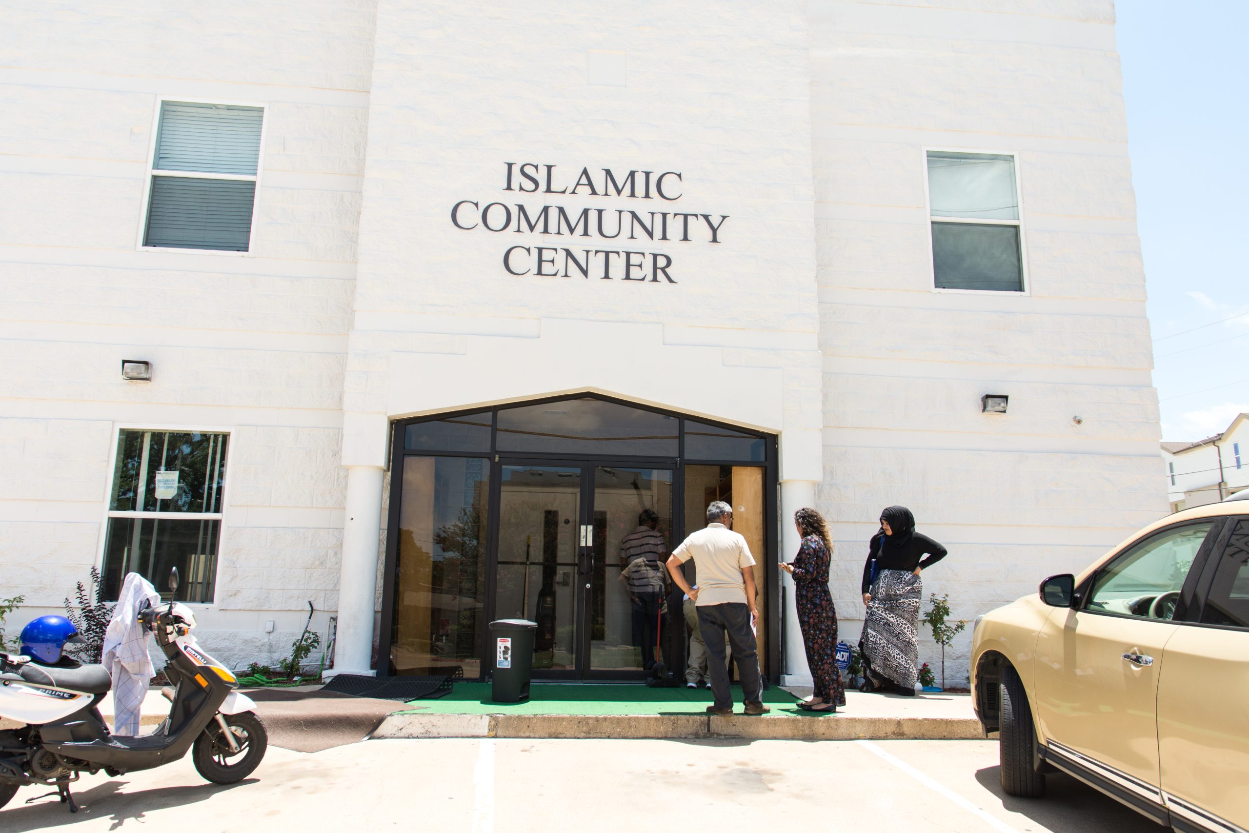 Vandalism+at+the+Islamic+Community+Center