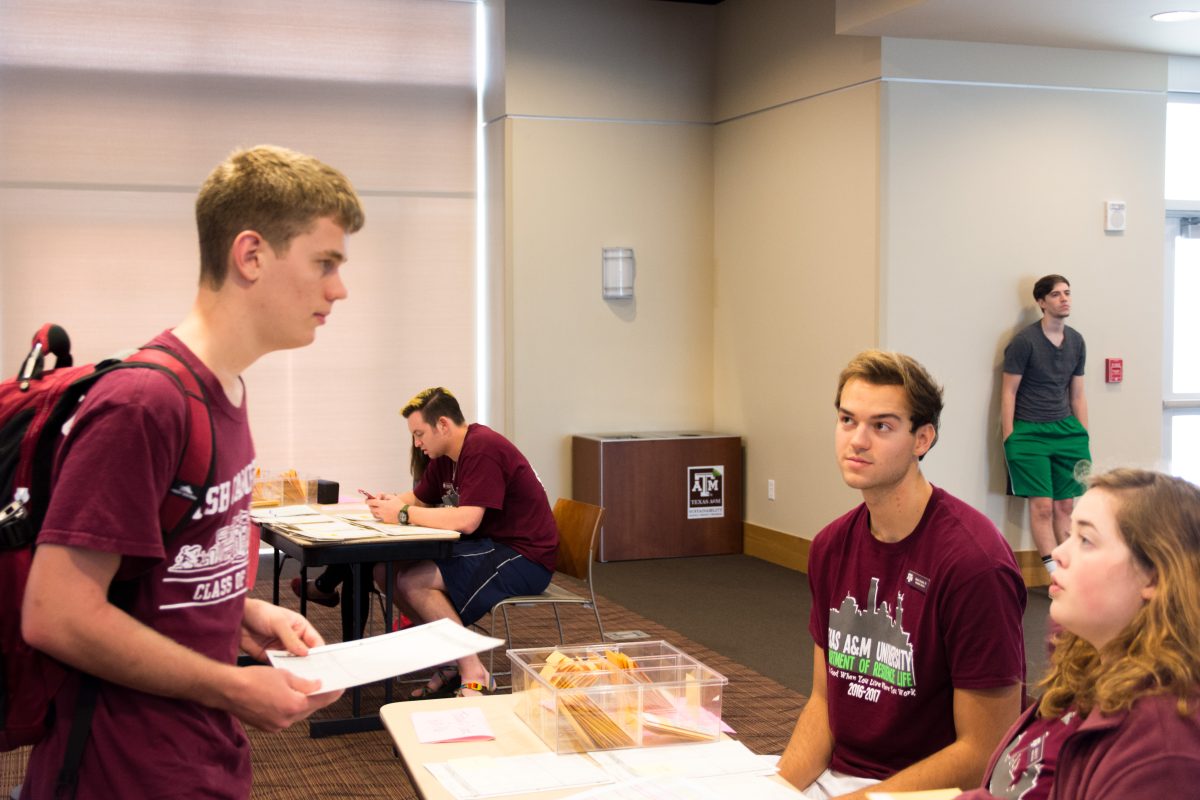 Caleb Neufeld '19 checks in to Hullabaloo Hall with&#160;Abigail Orr '19 and&#160;Kevin kmetz '19.