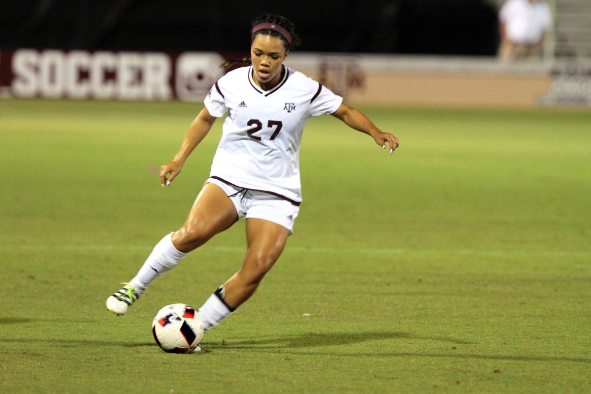 Cienna Arrieta runs with the ball during Texas A&Ms 3-0 win over LSU.