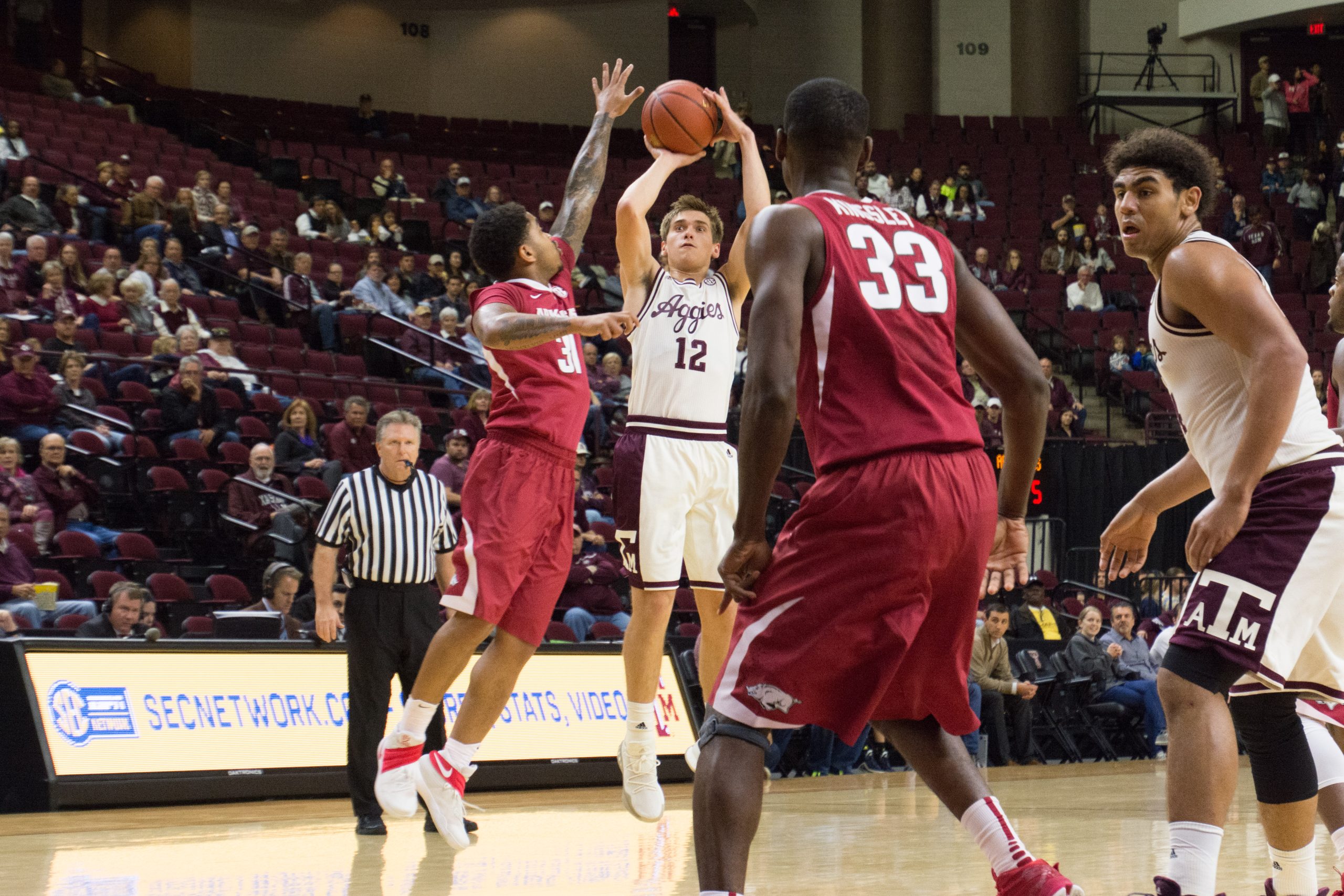 SLIDESHOW: Men's Basketball vs. Arkansas