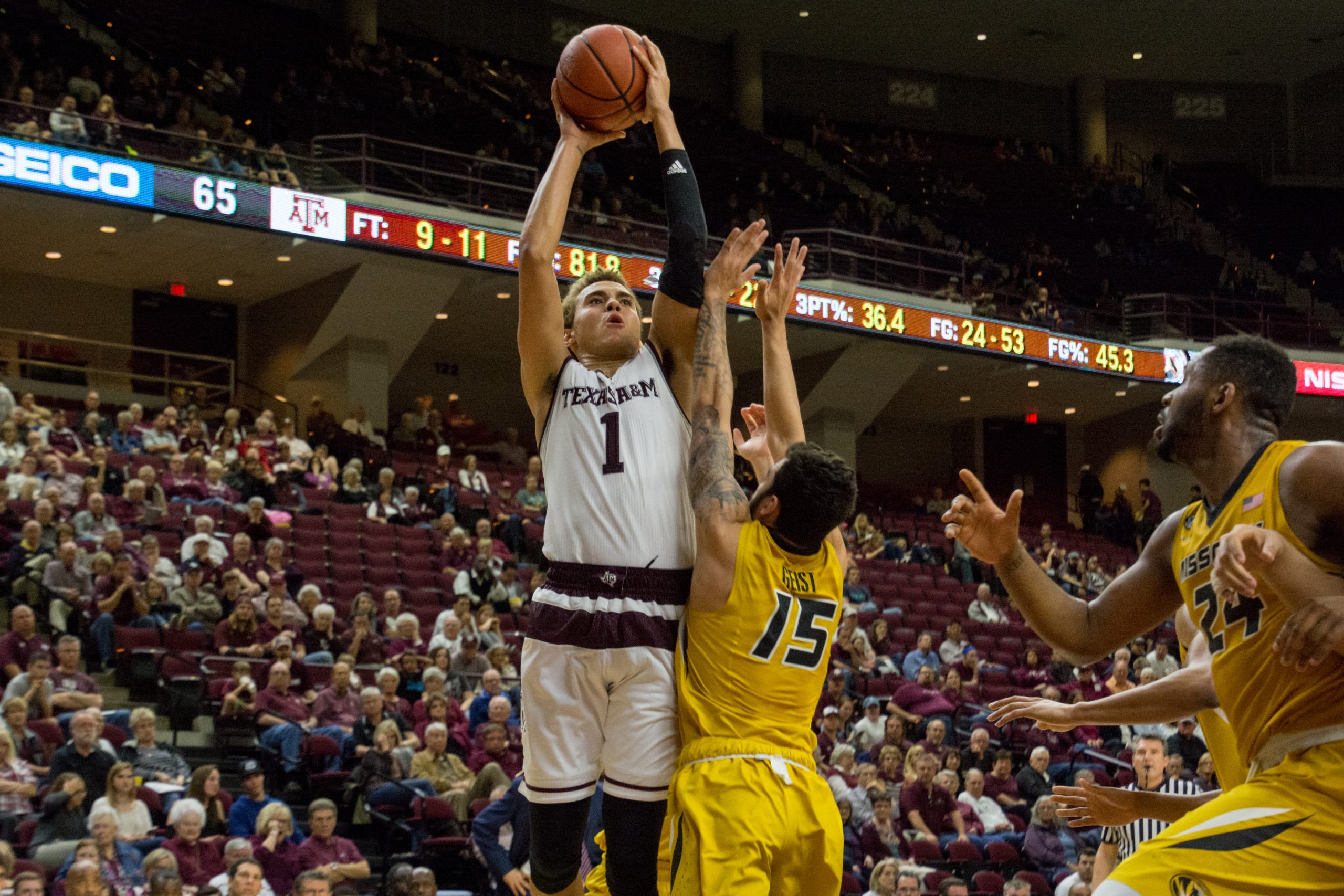 SLIDESHOW%3A+Mens+Basketball+edges+Missouri