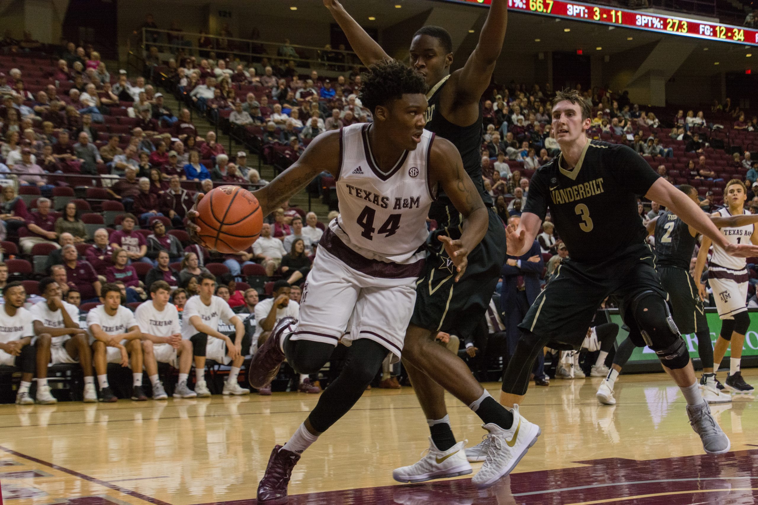 SLIDESHOW: Men's Basketball vs. Vanderbilt