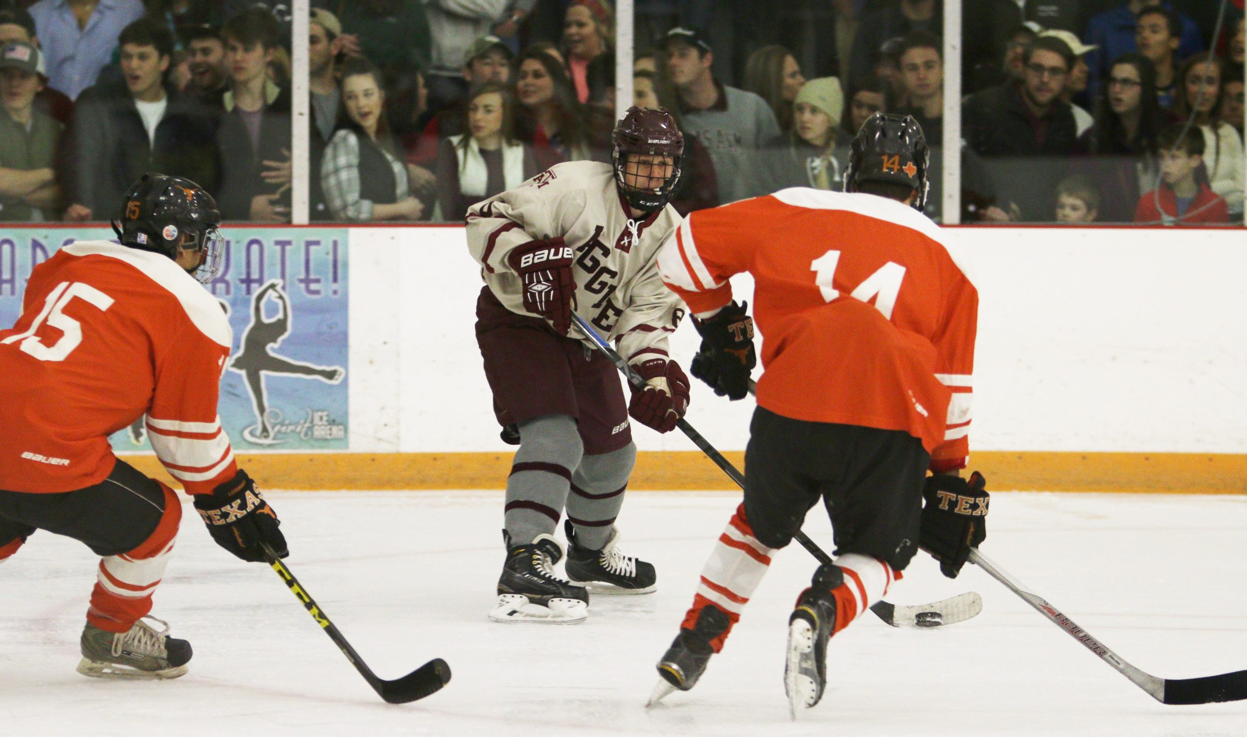 Slideshow%3A+Texas+A%26M+defeats+Texas+4-2+in+thriller