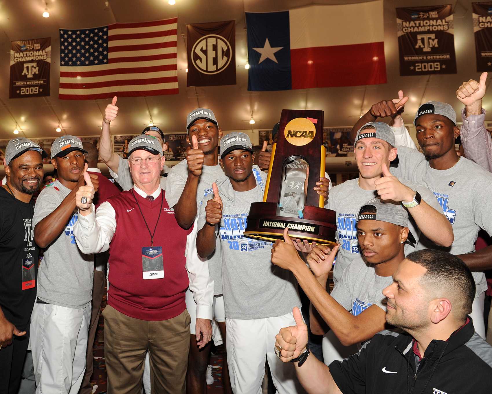 Men's Track wins 2017 Indoor title by half a point