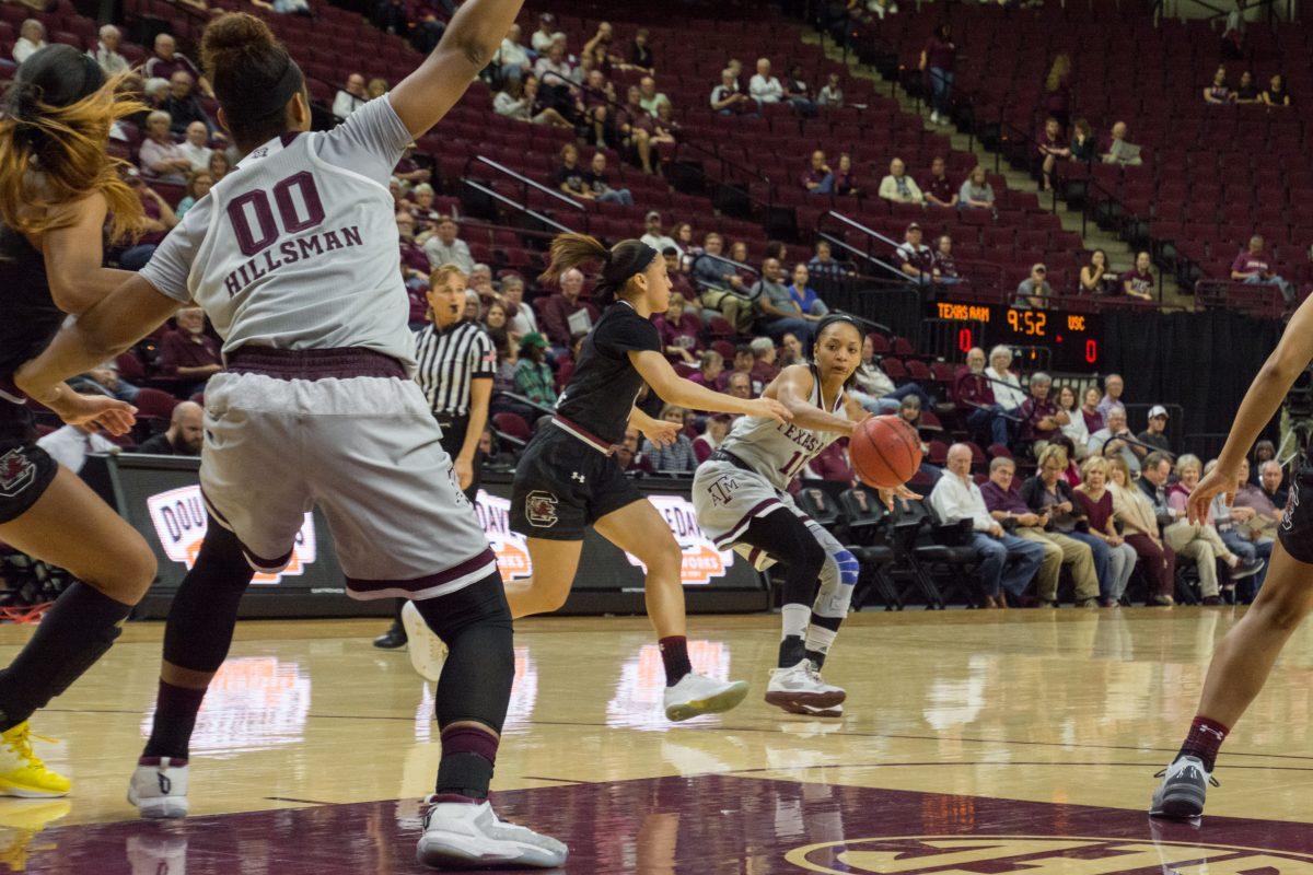 Senior point guard&#160;Curtyce Knox bounce passes the ball to Junior center&#160;Khaalia Hillsman.