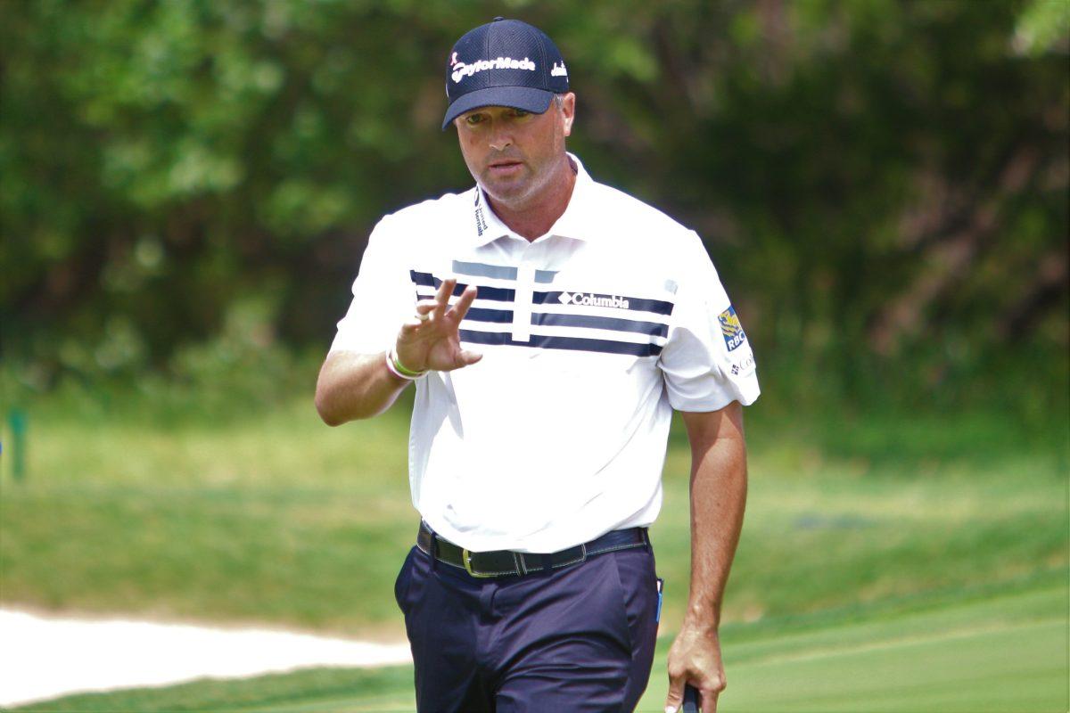 Palmer acknowledges the crowd after sinking a 12-foot birdie.