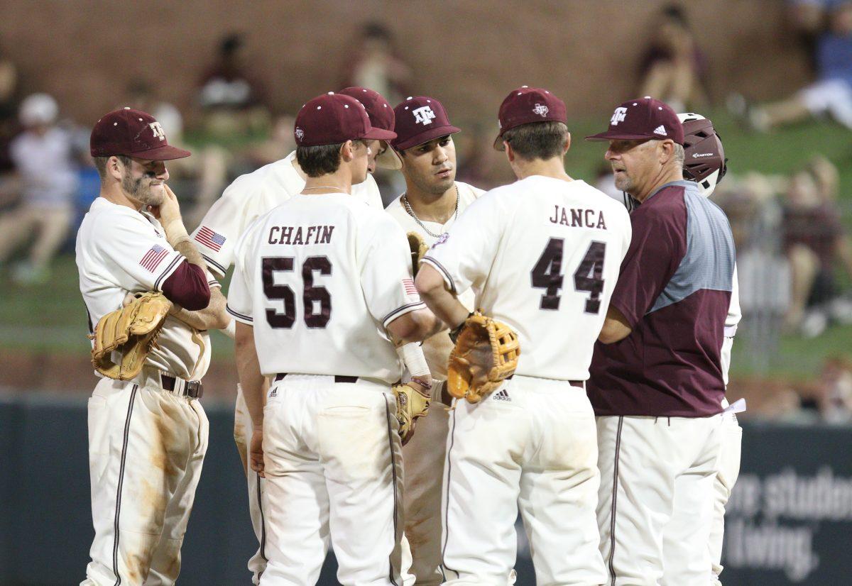 Childress meets with his players at the mound.&#160;