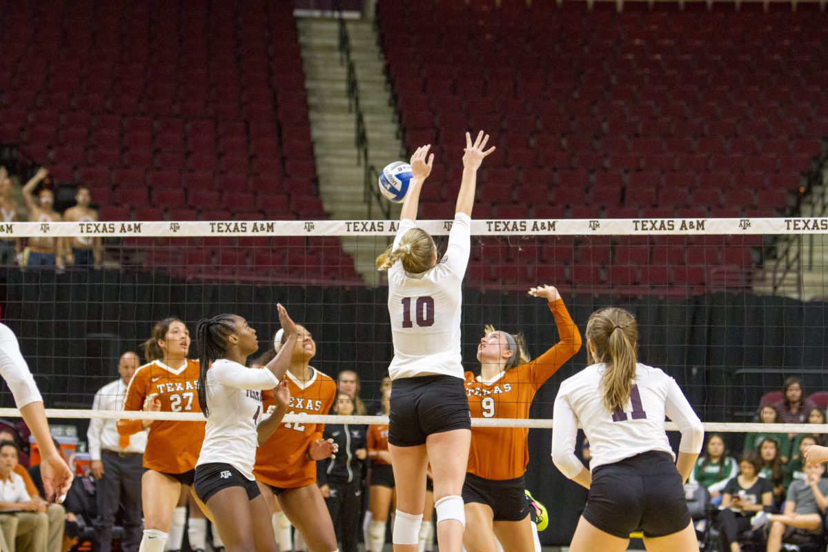 Freshman+middle+blocker+Makena+Patterson+had+6+kills+in+A%26amp%3BMs+loss+to+Texas.
