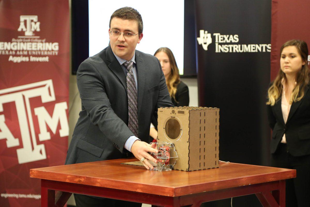 Aggies+Invent%2C+competitors+have+48+hours+to+work+with+corporate+sponsors+to+turn+an+idea+into+an+invention