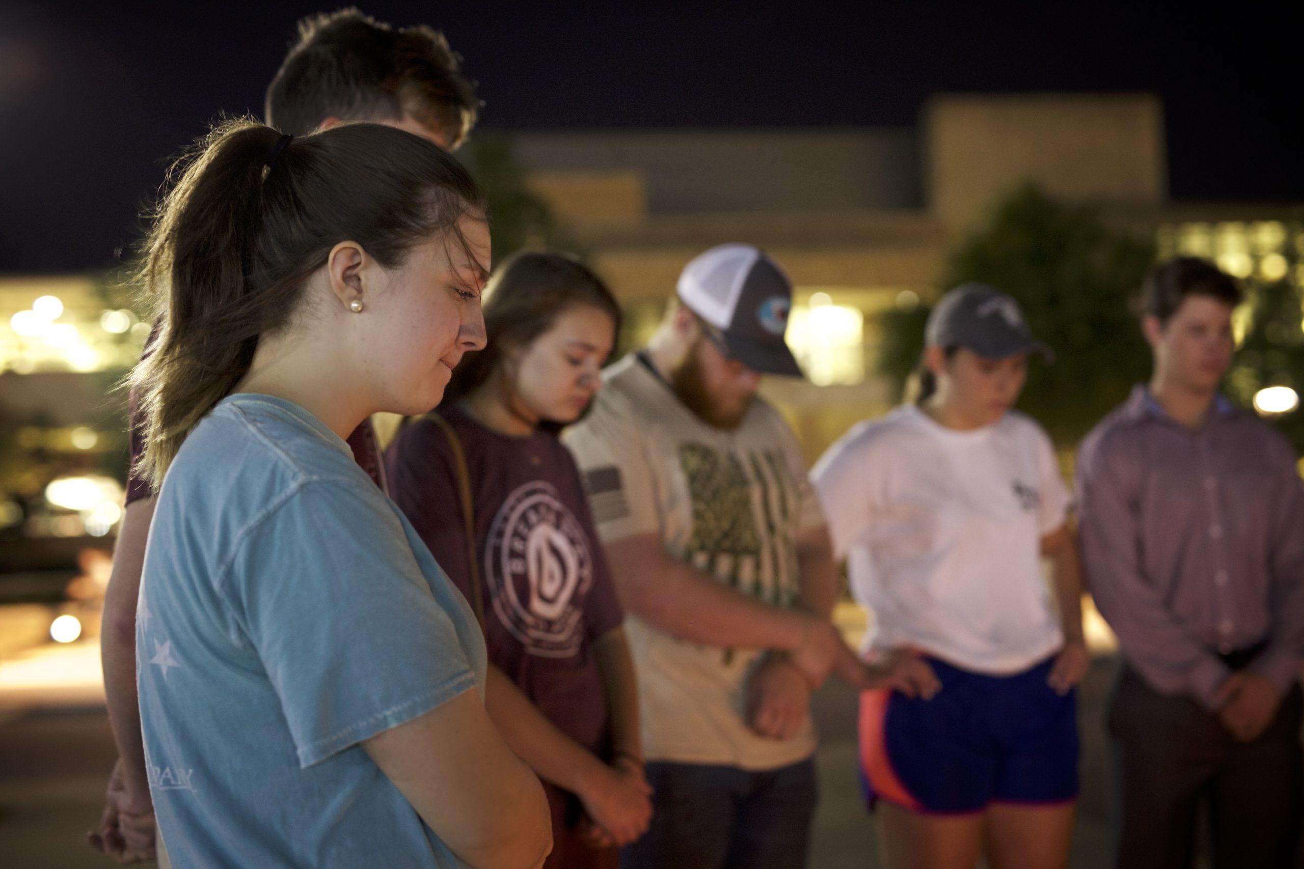 Students hold candlelight vigil for Las Vegas victims