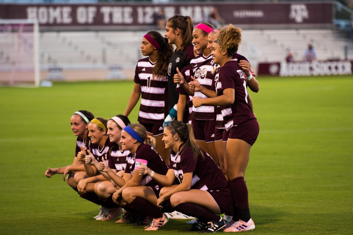 The+Aggie+Womens+soccer+team+poses+before+their+match+against+the+Utah+Valley+Wolverines.%26%23160%3B