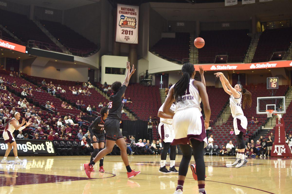 Junior Dani Williams made 21 points, making it her seventh game in a row scoring double figures.