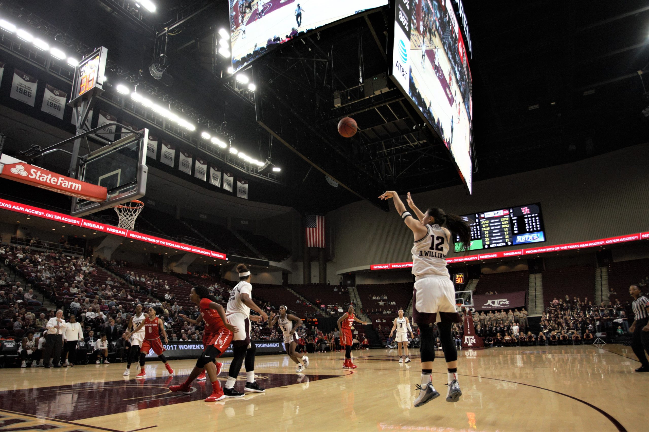 Women's Basketball vs Houston University 1110