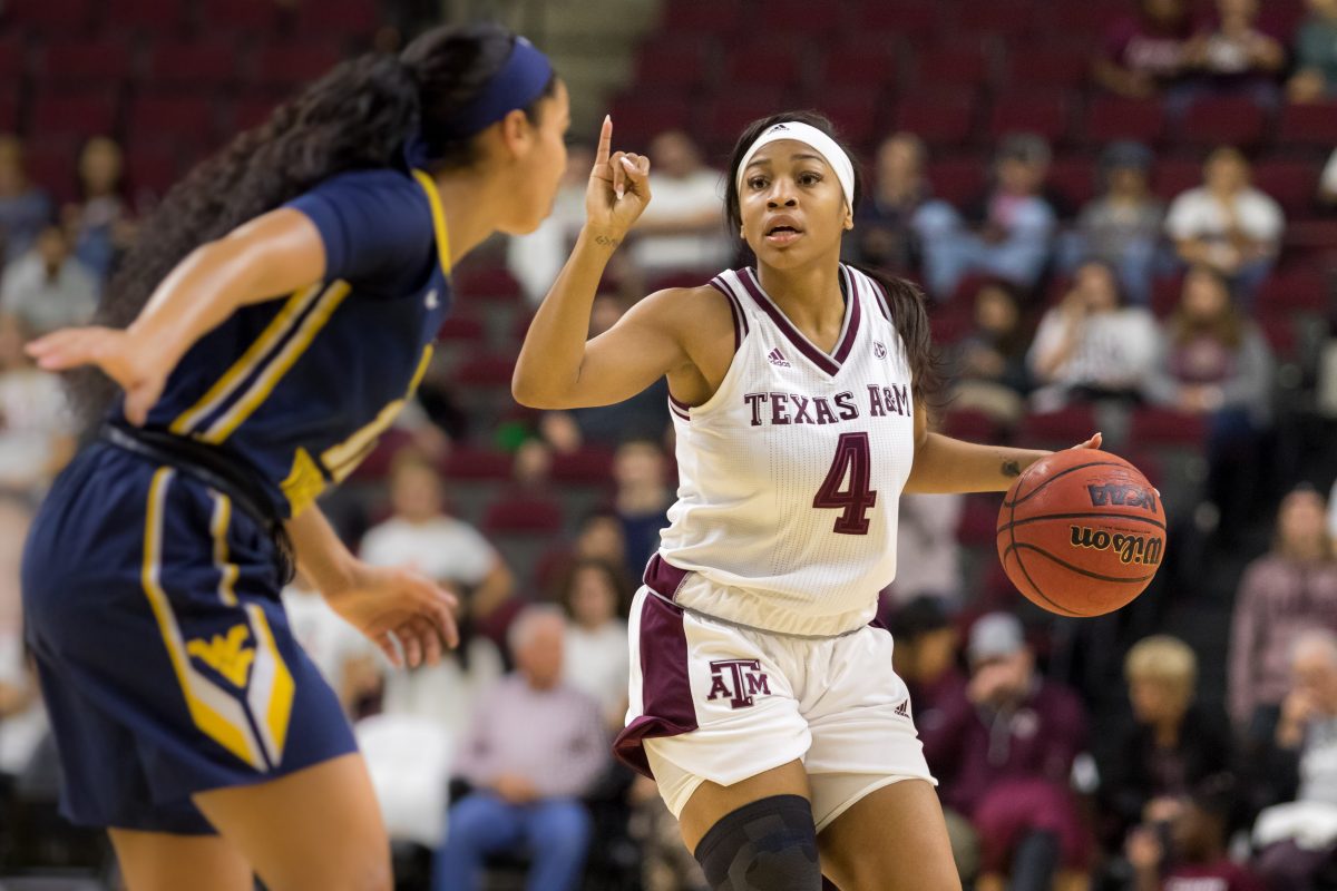 Senior Point Guard&#160;Lulu McKinney&#160;directs her teammates to the right positions on the court.