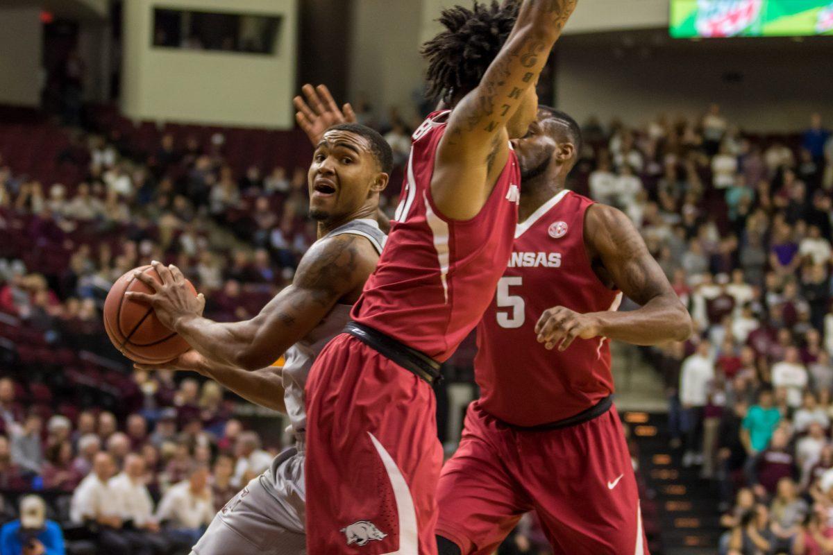 Freshmen Point Guard&#160;TJ Starks&#160;gets past two defenders and scores a layup.