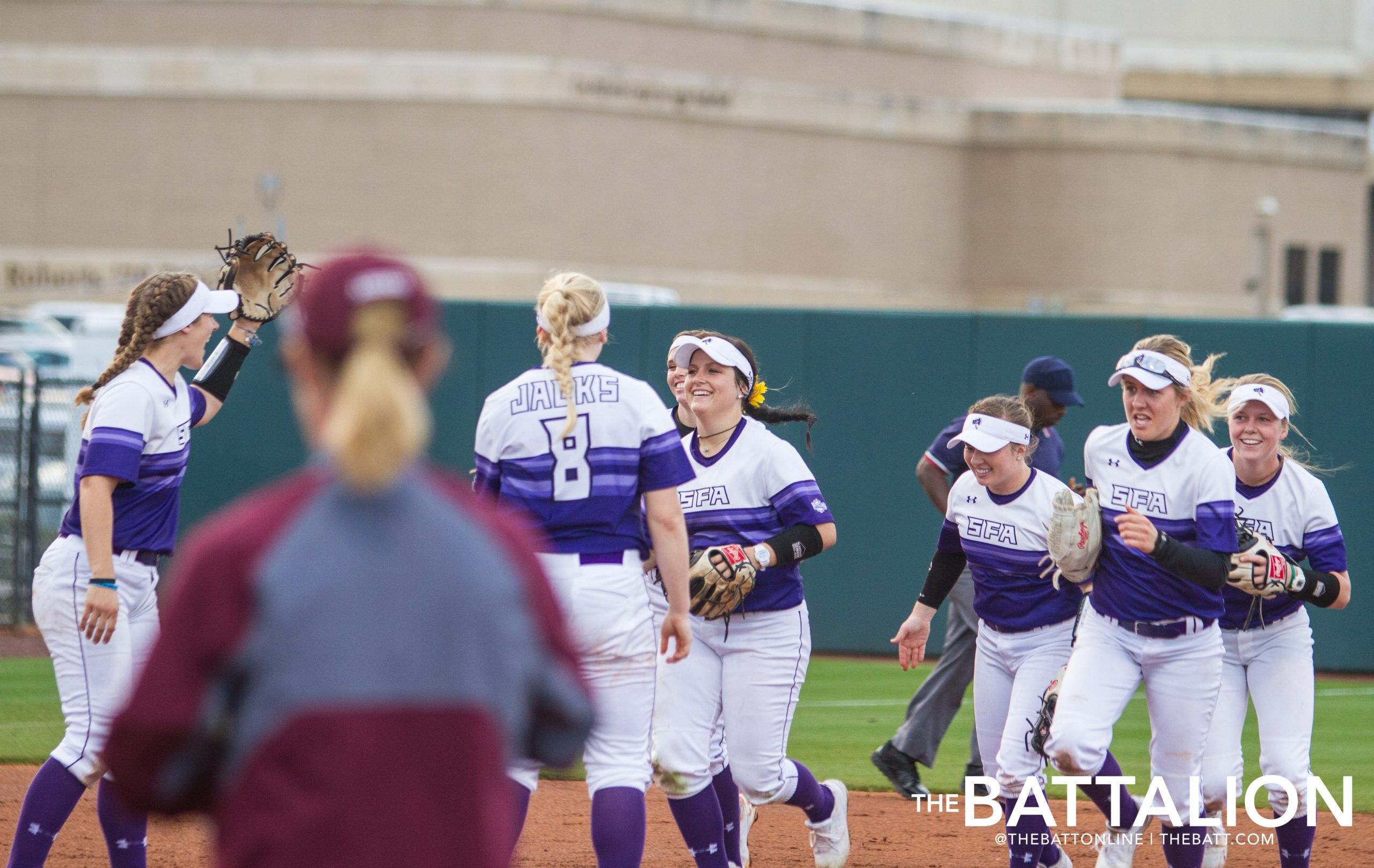 Softball+vs.+SFA