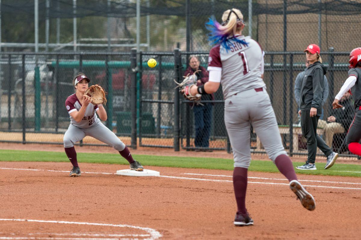 Juniors+pitcher+Samantha+Show+throws+the+ball+to+second+baseman+Kaitlyn+Alderink+for+the+first+out+of+the+game.