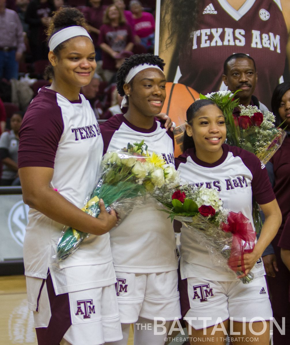 Seniors Khaalia Hillsman, Lulu McKinney&#160;and Jasmine Lumpkin gather together for their senior photo.