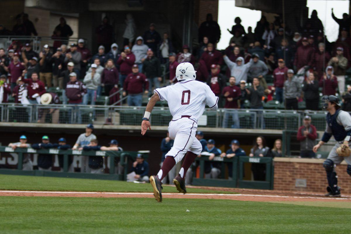 Junior%26%23160%3BAllonte+Wingate%26%23160%3Bruns+to+home+base+to+seal+a+win+for+the+Aggies.%26%23160%3B
