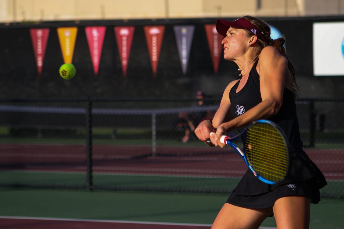 Senior+Eva+Paalma+swings+a+backhand+to+push+her+LSU+opponent+to+a+third+set.